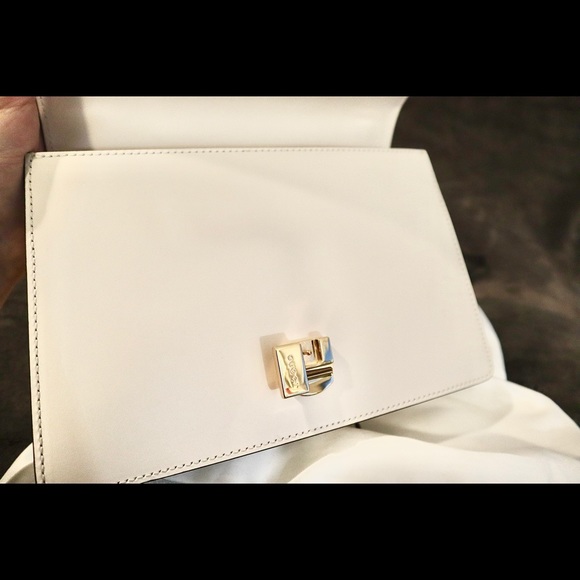 Gucci Sylvie White Small Shoulder Bag - Picture 8 of 16